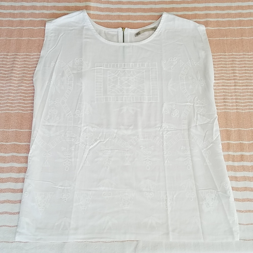 Sfera White Sleeveless Blouse